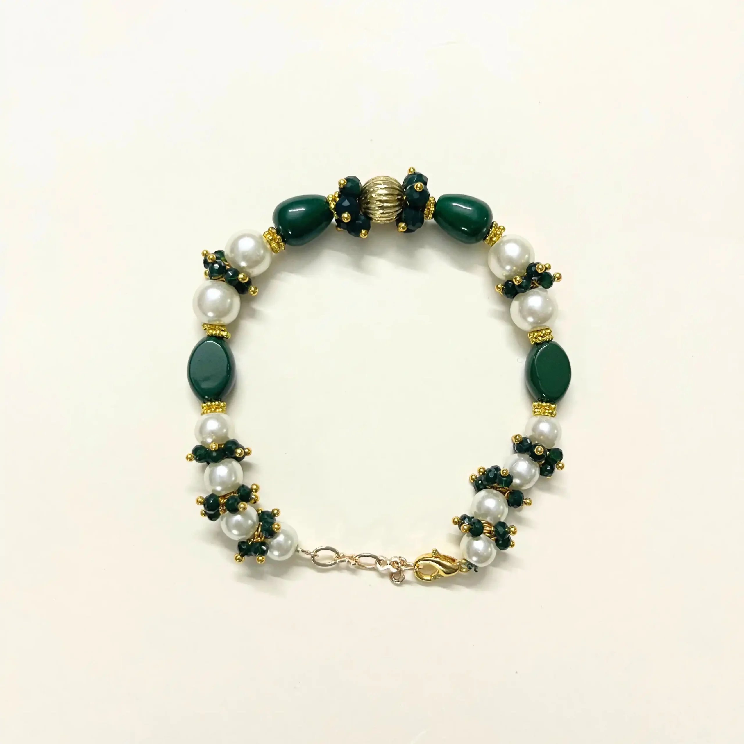 Chic Green Onyx Bracelet with Pearl Embellishments and Gold-Tone Accents