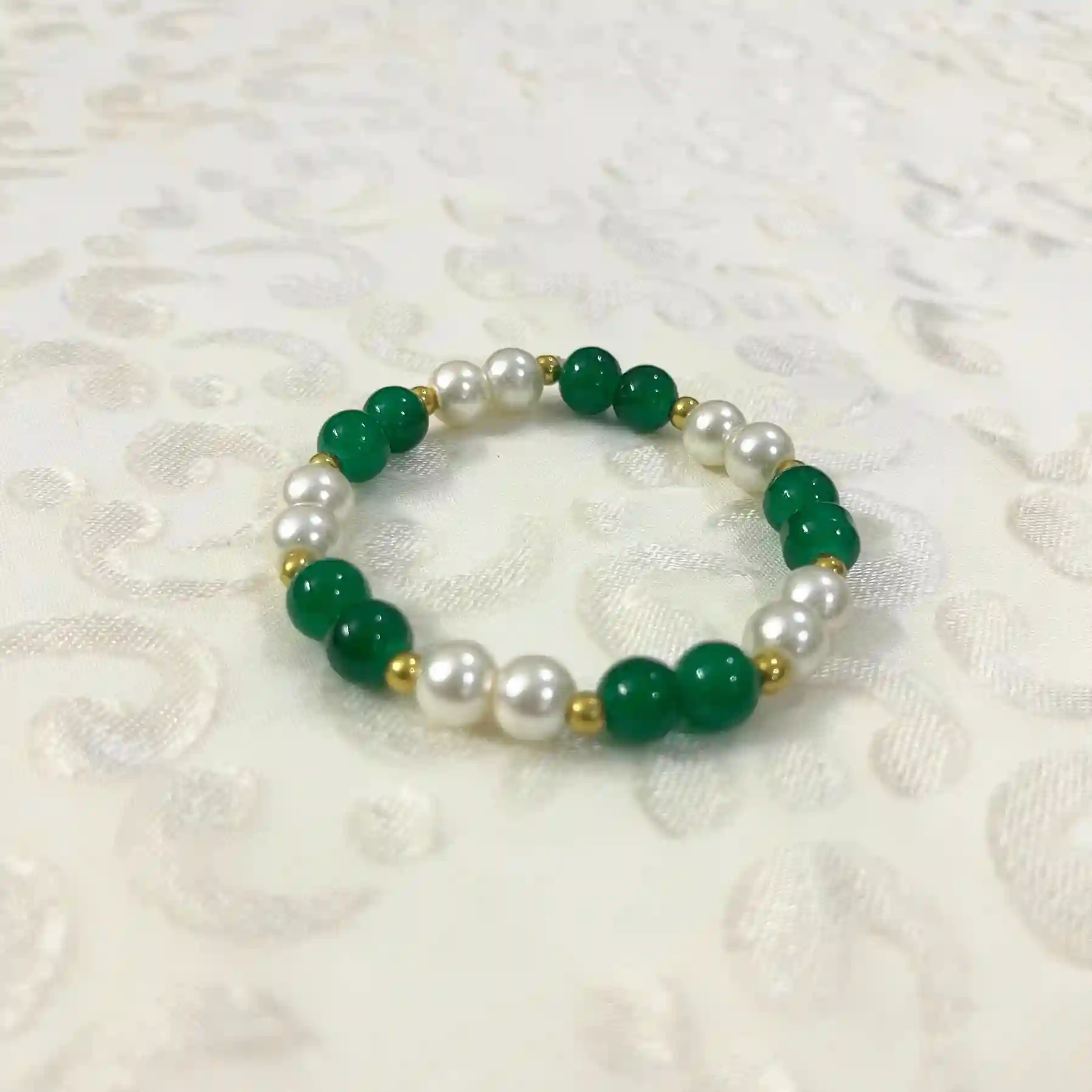 Elegant Green Jade and Pearl Beaded Bracelet with Gold Accents