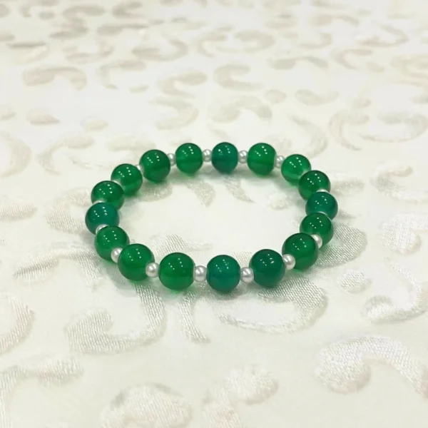 Minimalist Green Agate Beaded Bracelet with Pearl Accents